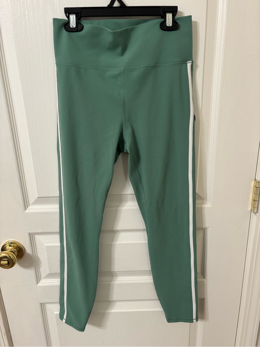 Women’s Vuori track legging size medium color celadon